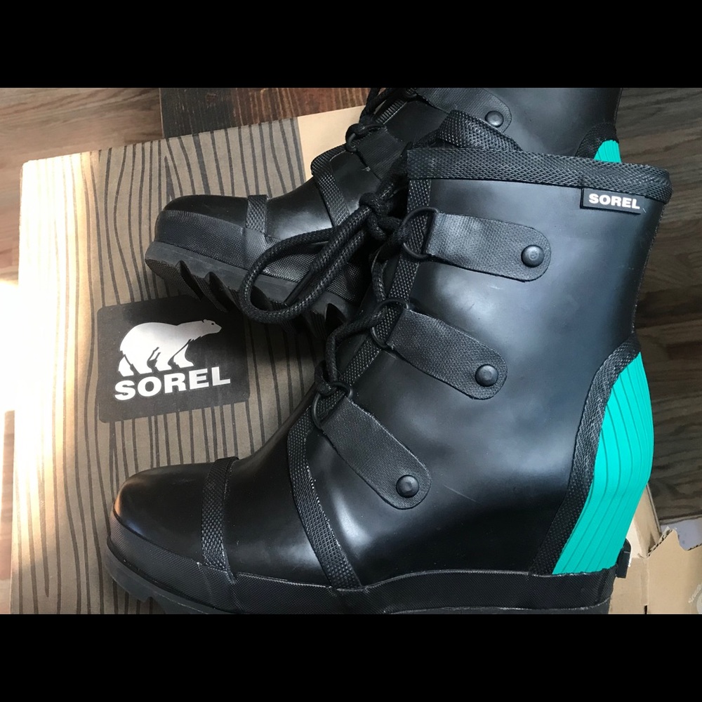 Sorel Women’s Joan Rain Wedge Black/Bright Emerald